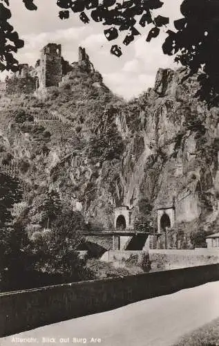 [Ansichtskarte] 5486 ALTENAHR, Blick auf die Tunnels und Burg Are. 