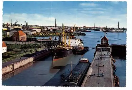 [Ansichtskarte] 2850 BREMERHAVEN, Fischereihafen / Doppelschleuse / Frachtschiffe / Schlepper. 