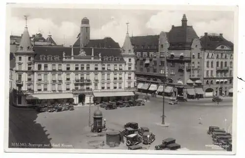 [Ansichtskarte] S 200 10 MALMÖ, Hotell Kramer, Stortorget, Oldtimer, Pissoir, Tankstelle / Petrol Station, 1937. 