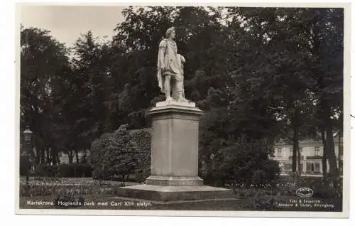 [Ansichtskarte] S 371 02 KARLSKRONA, Hoglands park med Carl XIII Statyn, 1937. 