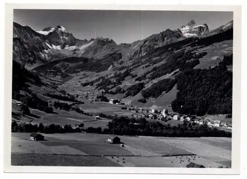 [Ansichtskarte] CH 8757 ELM GL, Blick auf den Ort, Hausstock, Leiterberg und Kärpfstock. 