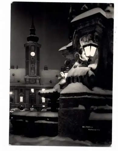 [Ansichtskarte] A 3100 ST. PÖLTEN, Rathausplatz, bei Nacht im Schnee. 