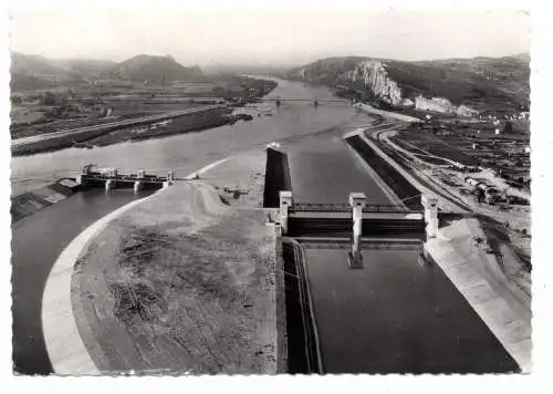 [Ansichtskarte] BINNENSCHIFFE - CANAL DONZERE - MONDRAGON, Schleuse zur Rhone, 1956. 