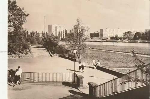 [Ansichtskarte] 0-8000 DRESDEN, Neubauten an der Elbe, 1968. 