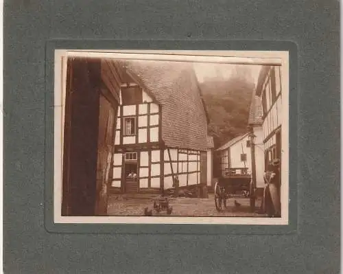 [Ansichtskarte] 5169 HEIMBACH, "Dorfsträßchen", Photo im Rahmen, ca. 1905. 