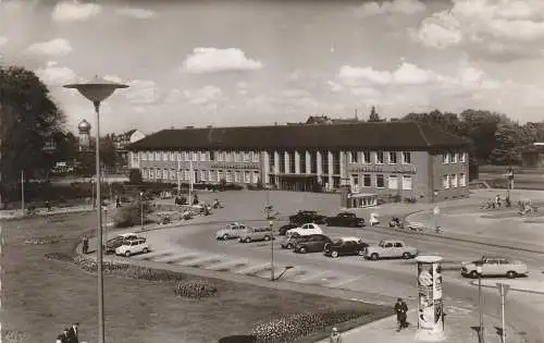 [Ansichtskarte] 4230 WESEL, Bahnhof, Litfaßsäule, OPEL REKORD, MERCEDES - BENZ, AUTO - UNION, BMW ISETTA, VW - Käfer.... 