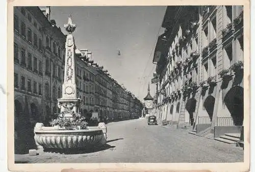 [Ansichtskarte] CH 3000 BERN BE, Kramgasse mit Zeitglockenturm, Oldtimer. 