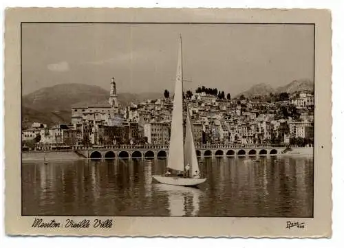 [Ansichtskarte] F 06500 MENTON, Vieille Ville / Altstadt vom meer aus gesehen, 1956. 