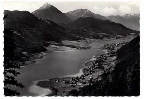 [Ansichtskarte] A 9762 WEISSENSEE, Blick über Ort und See, Verlag Schilcher. 