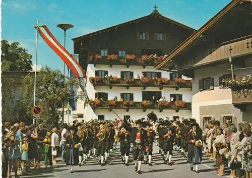 [Ansichtskarte] A 6365 KIRCHBERG / Tirol, Kirchberger Musikkapelle vor Gasthof Bechlwirt. 