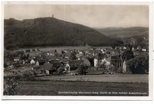 [Ansichtskarte] 5222 MORSBACH / Sieg, Blick über den Ort, Hardt mit Aussichtsturm. 