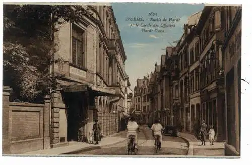 [Ansichtskarte] 6520 WORMS, Hardt Gasse / Ruelle de Hardt, Offiziersheim der franz. Besatzungstruppen, belebte Szene, 1929. 