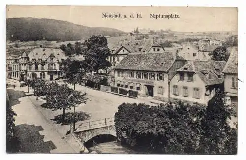 [Ansichtskarte] 6730 NEUSTADT / Weinstrasse, Neptunsplatz, Gaststätte,1919. 