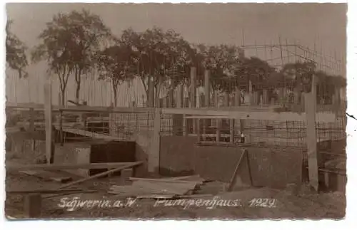 [Ansichtskarte] POSEN - SCHWERIN an der Warthe /SKWIERZYNA, Pumpenhaus während der Bauphase 1929, Photo-AK. 