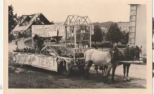 [Ansichtskarte] 6798 KUSEL, Kleintierzucht Kusel, Veranstaltungswagen, Photo-AK, rücks. Klebereste. 
