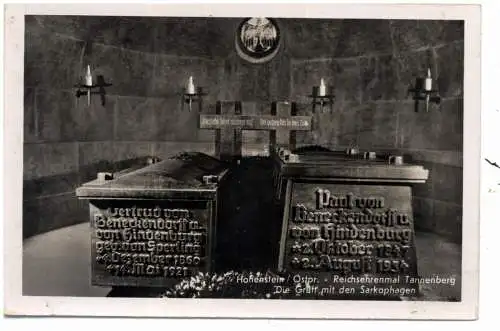 [Ansichtskarte] OSPREUSSEN - HOHENSTEIN / OLSZTYNEK, Reichsehrenmal Tannenberg, Die Gruft mit den Sarkophagen, Verlag Schöning. 