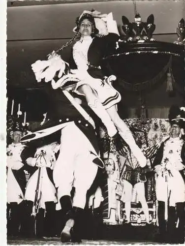 [Ansichtskarte] 5000 KÖLN, KARNEVAL, Tanzmariechen der Roten Funken, 50er Jahre. 