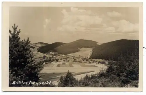 [Ansichtskarte] 3542 WILLINGEN - RATTLAR, Blick auf den Ort, Photo-AK. 
