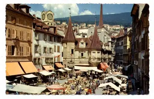 [Ansichtskarte] CH 2000 NEUENBURG NE, Place des Halles, Wochenmarkr, 1958. 