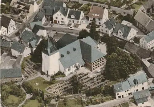 [Ansichtskarte] 5489 KELBERG, Pfarrkirche St. Vinzentius und Umgebung, Luftaufnahme. 