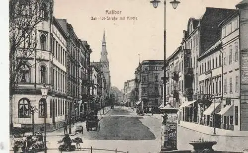[Ansichtskarte] OBER - SCHLESIEN - RATIBOR / RACIBORZ, Bahnhof-Strasse mit Kirche, Litfaßsäule mit SINALCO - Werbung, 1914. 