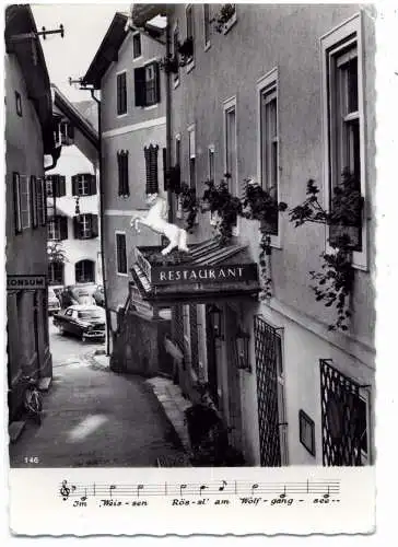 [Ansichtskarte] A 53660 SANKT WOLFGANG, Weißes Rößl, Eingang, Oldtimer - VW - Käfer. 