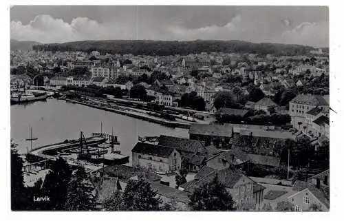 [Ansichtskarte] N 3250 LARVIK, Hafen und Bahnhof, Verlag Küenholdt. 