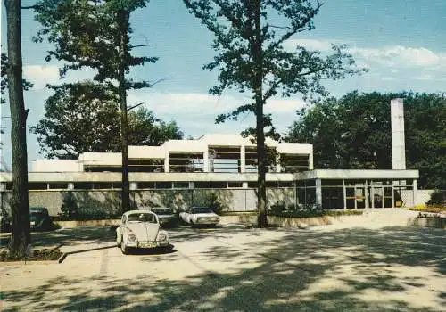 [Ansichtskarte] 3032 FALLINGBOSTEL, Hallenbad, VW - Käfer. 
