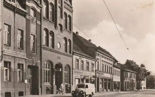 [Ansichtskarte] 0-1800 BRANDENBURG, Plauer Strasse mit Post, Feinbäckerei..... Postauto, DDR-Propaganda "Aktionseinheit der Deutschen Arbeiterklasse gegen Imperialismus und Atomkrieg", 1961. 