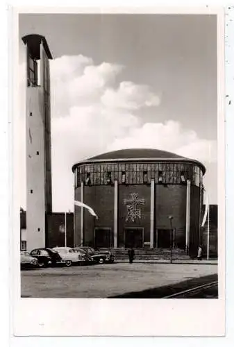 [Ansichtskarte] 6000 FRANKFURT - BOCKENHEIM, St. Pius Kirche, Oldtimer, Photo-AK. 