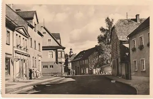 [Ansichtskarte] 0-5302 BAD BERKA, Bahnhofstrasse, Optiker, Friseur, 1959. 