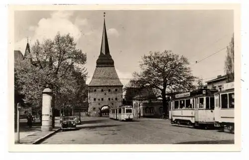 [Ansichtskarte] 0-2500 ROSTOCK, Steintor, Strassenbahnen, Litfaßsäule, Oldtimer, 1956, aptierter Tagesstempel. 