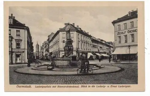 [Ansichtskarte] 6100 DARMSTADT, Ludwigsplatz / Bismarckdenkmal, Blick in die Ludwig- und Ernst-Ludwig-Strasse. 