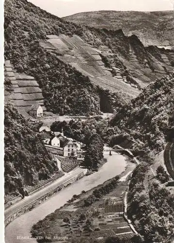 [Ansichtskarte] 5486 ALTENAHR - REIMERZHOFEN, Blick auf den Ort, Ahr und den Weinanbau. 