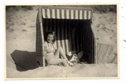 [Ansichtskarte] 2280 SYLT, Strandkorbleben, 1950, Photo- AK. 
