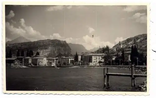 [Ansichtskarte] I 38060 RTORBOLE, Blick von See, Photo-AK, 1953. 