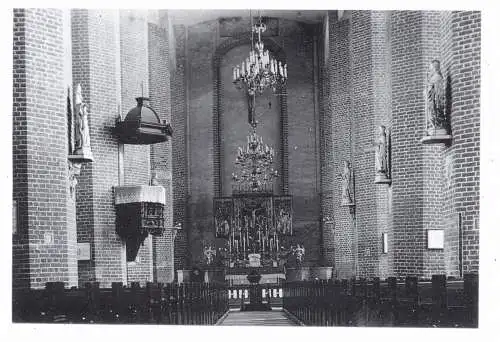 [Ansichtskarte] WESTPREUSSEN - ELBING / ELBLAG, Pfarrkirche St. Nikolai, Mittelschiff mit Hochaltar, Nachkriegskarte. 