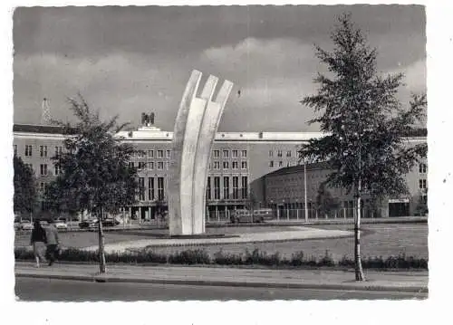 [Ansichtskarte] 1000 BERLIN - TEMPELHOF, Flughafen und Luftbrückendenkmal, 1961. 