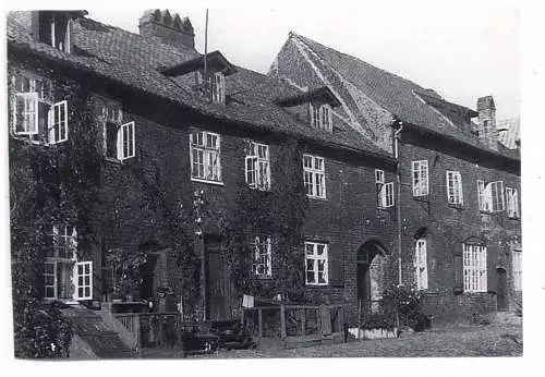 [Ansichtskarte] WESTPREUSSEN - ELBING / ELBLAG, Westseite des Klosterhofes, Nachkriegskarte. 