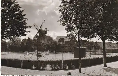 [Ansichtskarte] 2270 WYK auf Föhr, Tennisplatz und Mühle, 1961. 