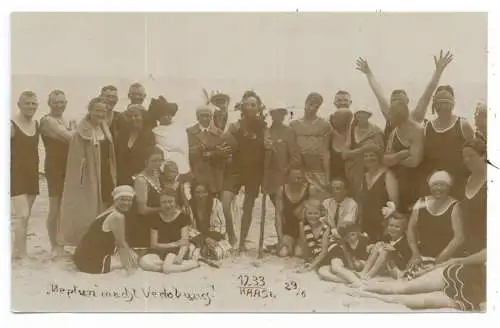 [Ansichtskarte] 0-2345 GÖHREN / RÜGEN, "Neptun macht Verlobung", Strandleben, Photo Haase. 