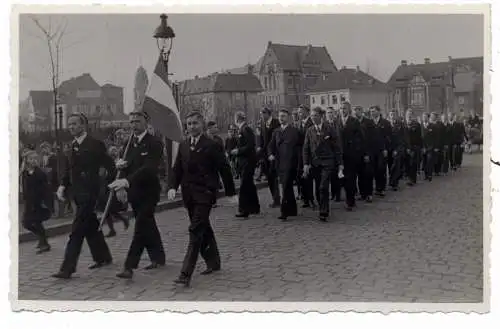 [Ansichtskarte] 0-6900 JENA, Studentenvorbeimarsch, Photo-AK. 