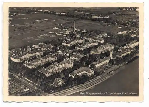 [Ansichtskarte] 8000 MÜNCHEN - SCHWABING, Krankenhaus und Umgebung, Luftaufnahme 1940. 