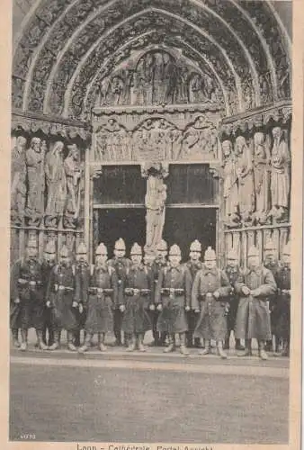 [Ansichtskarte] F 02020 LAON, 1. Weltkrieg, Deutsche Soldaten vor der Kathedrale, (1916) Verlag Stengel. 
