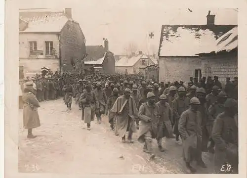 [Ansichtskarte] F 02190 AMIFONTAINE, 1. Weltkrieg, Gefangene Franzosen / Prisonniers de Guerre Francaise, 10.März 1916, Photo 11,8 x 8,9 cm. 