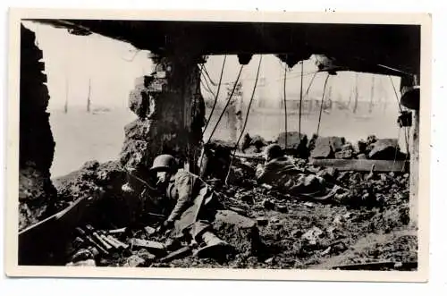 [Ansichtskarte] 5170 JÜLICH, Dezember 1944, Badeanstalt Gut Hasenfeld, Amerikanische Soldaten rücken vor. 