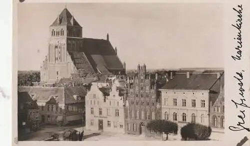 [Ansichtskarte] 0-22 GREIFSWALD, Marktplatz, Kreis - Sparkasse, Marienkirche, DKV Deutscher Kunst Verlag Berlin. 
