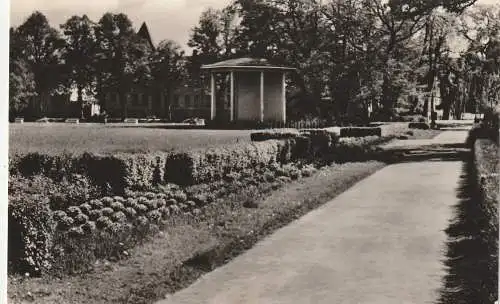 [Ansichtskarte] 0-2600 GÜSTROW, Rosengarten mit Musikpavillon, 1958. 