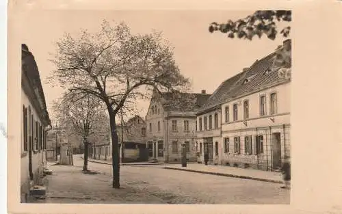 [Ansichtskarte] 0- 5322 BAD SULZA - GEBSTEDT, Freie Strasse, Kaufhaus Voigt, 1957, Druckstelle. 