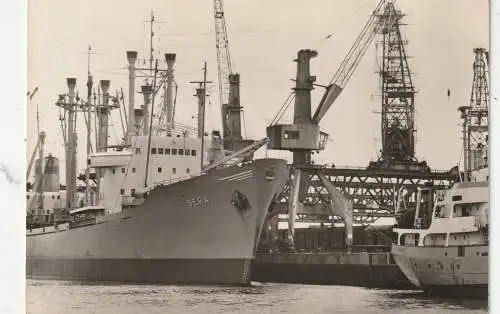 [Ansichtskarte] OZEANSCHIFFE - DDR Fischereischiff "GERA", Rostock Überseehafen. 